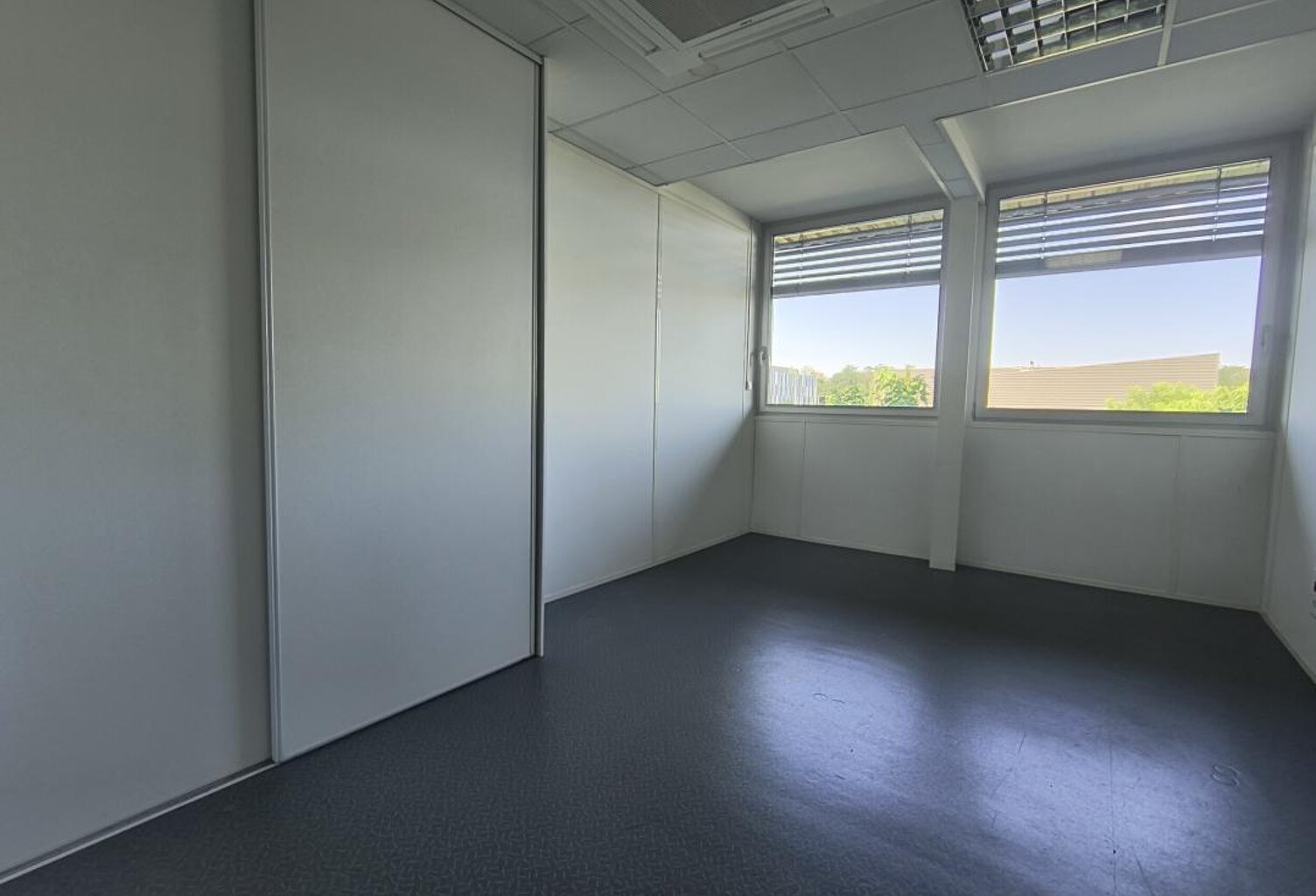 BUREAU PROFESSIONNEL ZONE ALBASUD 15.43 M² — photo 1