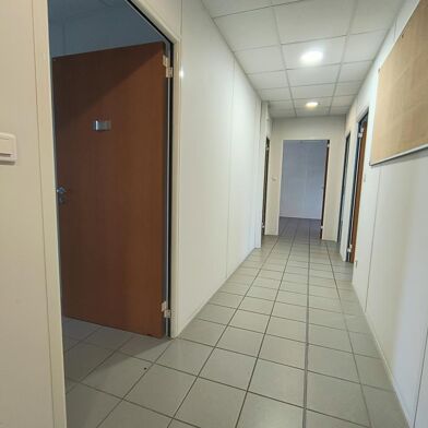 Bureau 5 pièces 1604 €