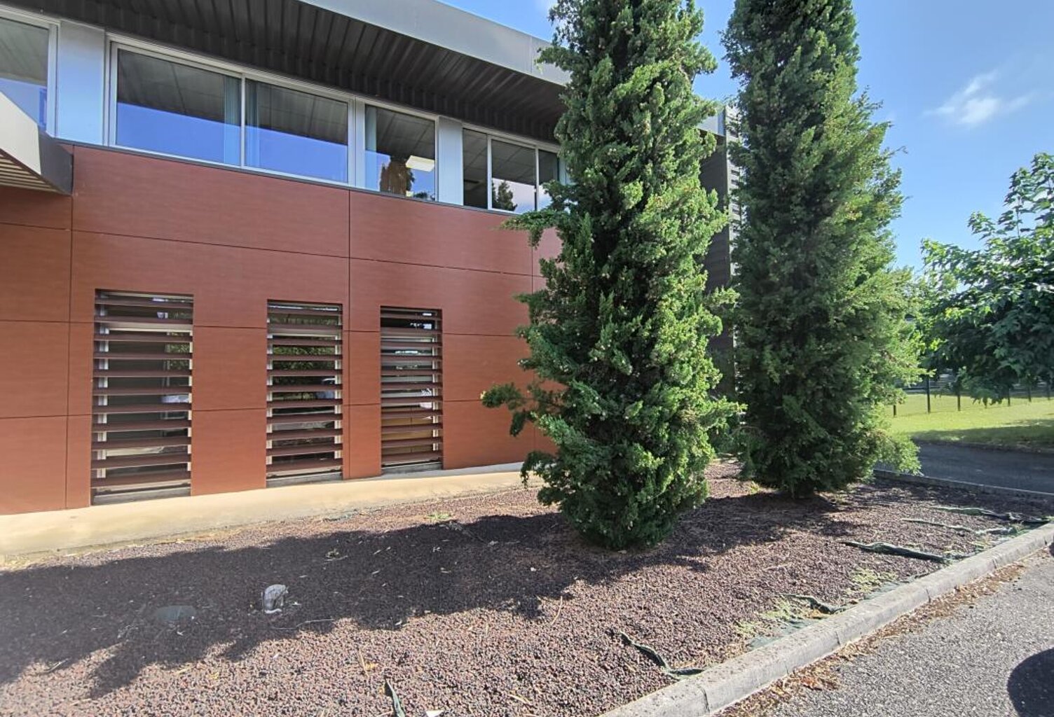 BUREAUX PROFESIONNELS OU COMMERCIAUX — photo 1