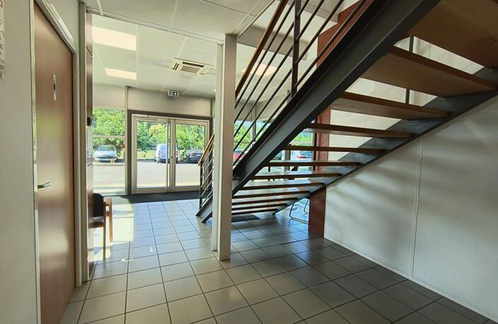 BUREAUX PROFESIONNELS OU COMMERCIAUX — photo 2