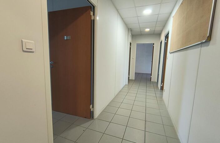 BUREAUX PROFESIONNELS OU COMMERCIAUX — photo 3