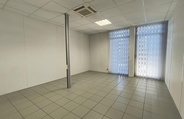 BUREAUX PROFESIONNELS OU COMMERCIAUX — photo 4