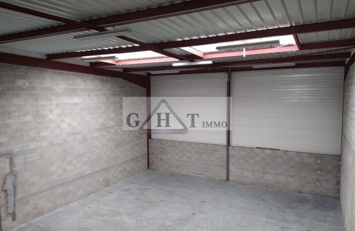 240 M² ENTREPOT ET BUREAUX A LOUER A THORIGNY SUR MARNE — photo 2