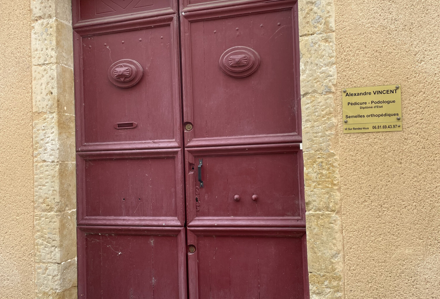 Immeuble avec cabinet loué, appartement à restaurer et cour — photo 1