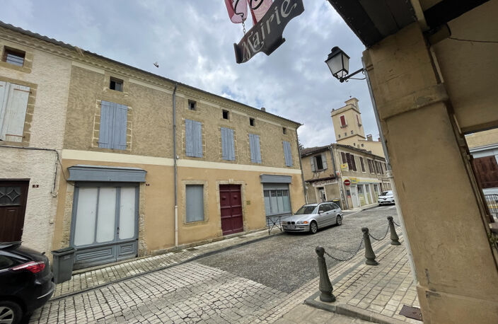 Immeuble avec cabinet loué, appartement à restaurer et cour — photo 3