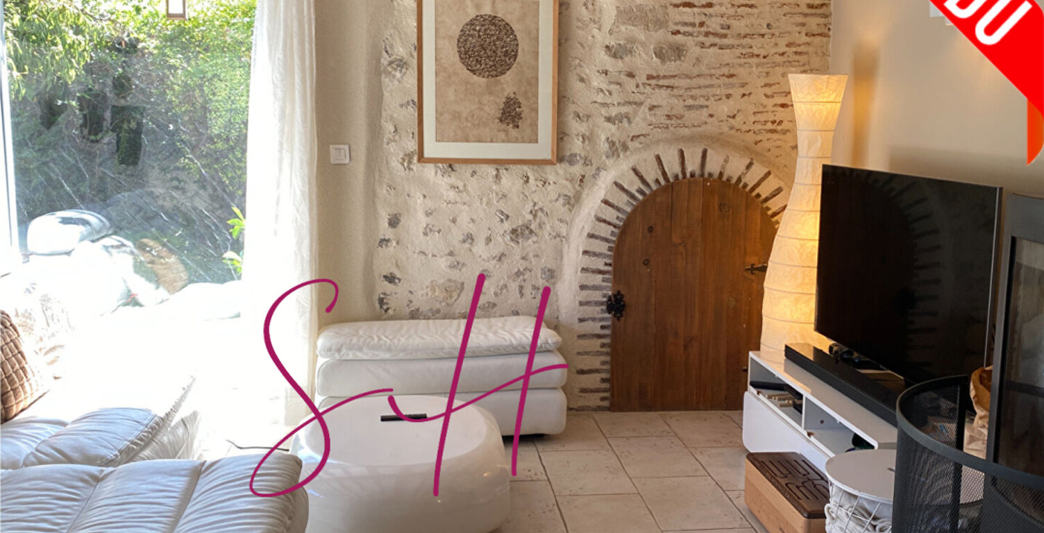 ST HILAIRE Maison ancienne avec  appartement et jardin. — photo 1