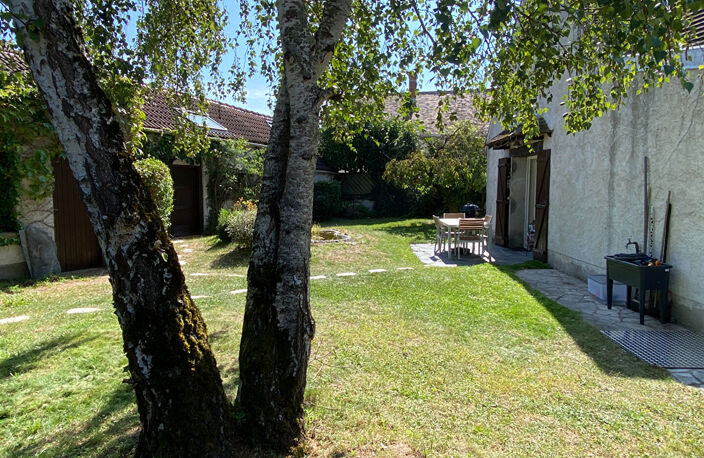 ST HILAIRE Maison ancienne avec  appartement et jardin. — photo 3