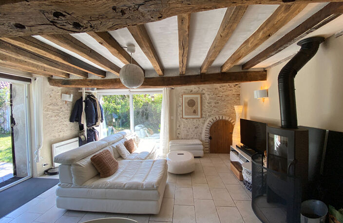 ST HILAIRE Maison ancienne avec  appartement et jardin. — photo 5