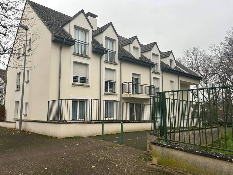A LOUER - Appartement 3 pièces LE COUDRAY en rez de jardin — photo 1