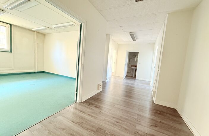 Palce RABELAIS - BUREAU, idéal Profession Libérale. 84m² divi — photo 2