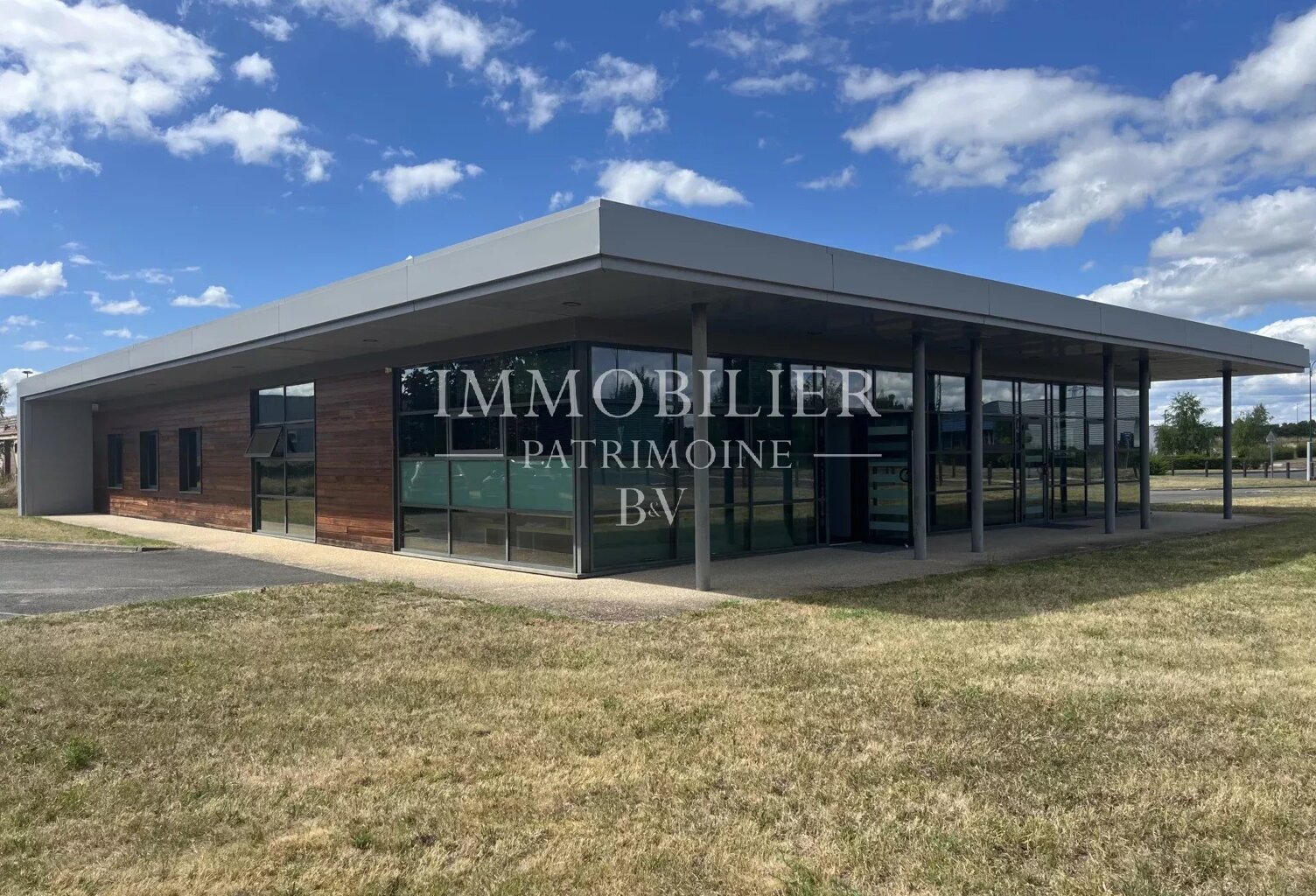 Local commercial — photo 1