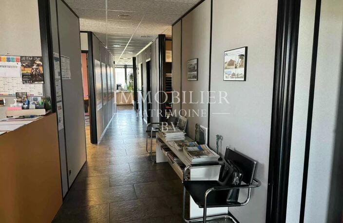 Local commercial — photo 2