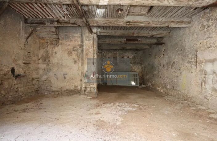 Ancienne partie d'un couvent en centre-ville d'Apt, Luberon — photo 2