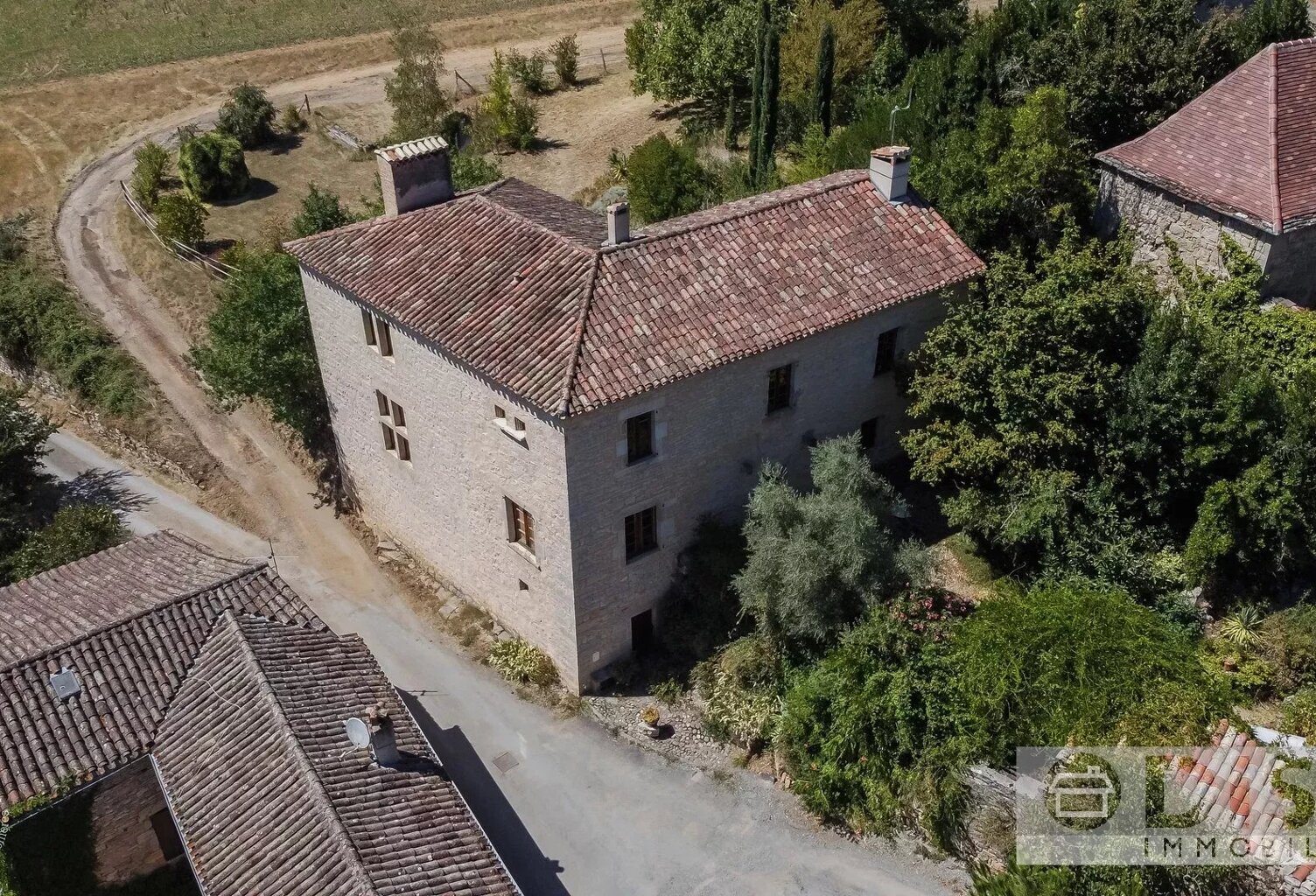 Belle demeure de caractère avec jardin de 1500 m². — photo 1