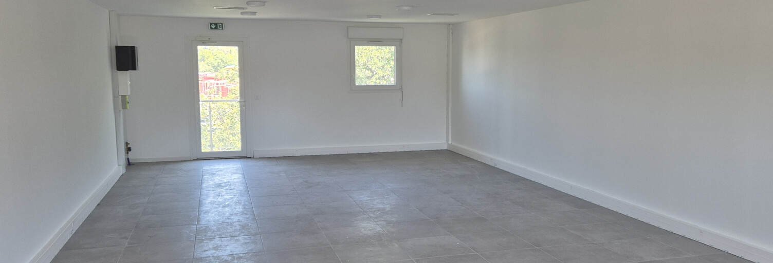 Bureau  67 m² à louer à Saint-Cannat (13760)