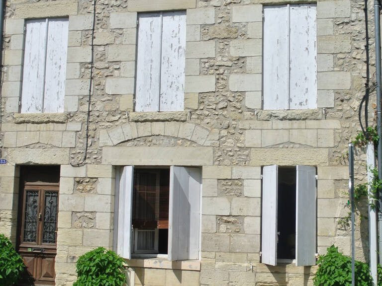 Plein coeur de Sainte Bazeille maison avec patio, garage et — photo 1