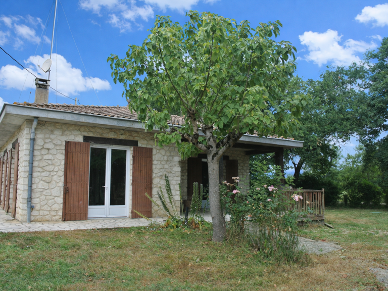 Maison de plain pied avec 2 hectares de terrain — photo 1