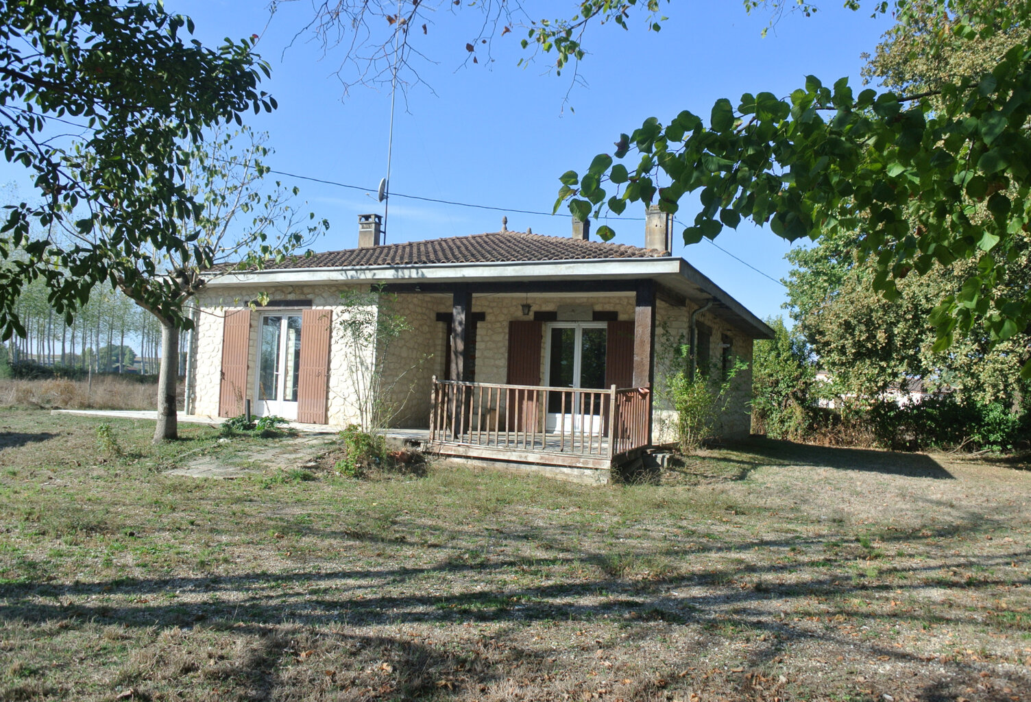 Maison de plain pied avec 2 hectares de terrain — photo 1