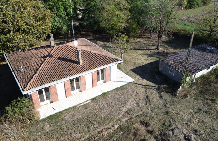 Maison de plain pied avec 2 hectares de terrain — photo 2