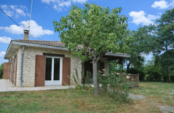 Maison de plain pied avec 2 hectares de terrain — photo 3