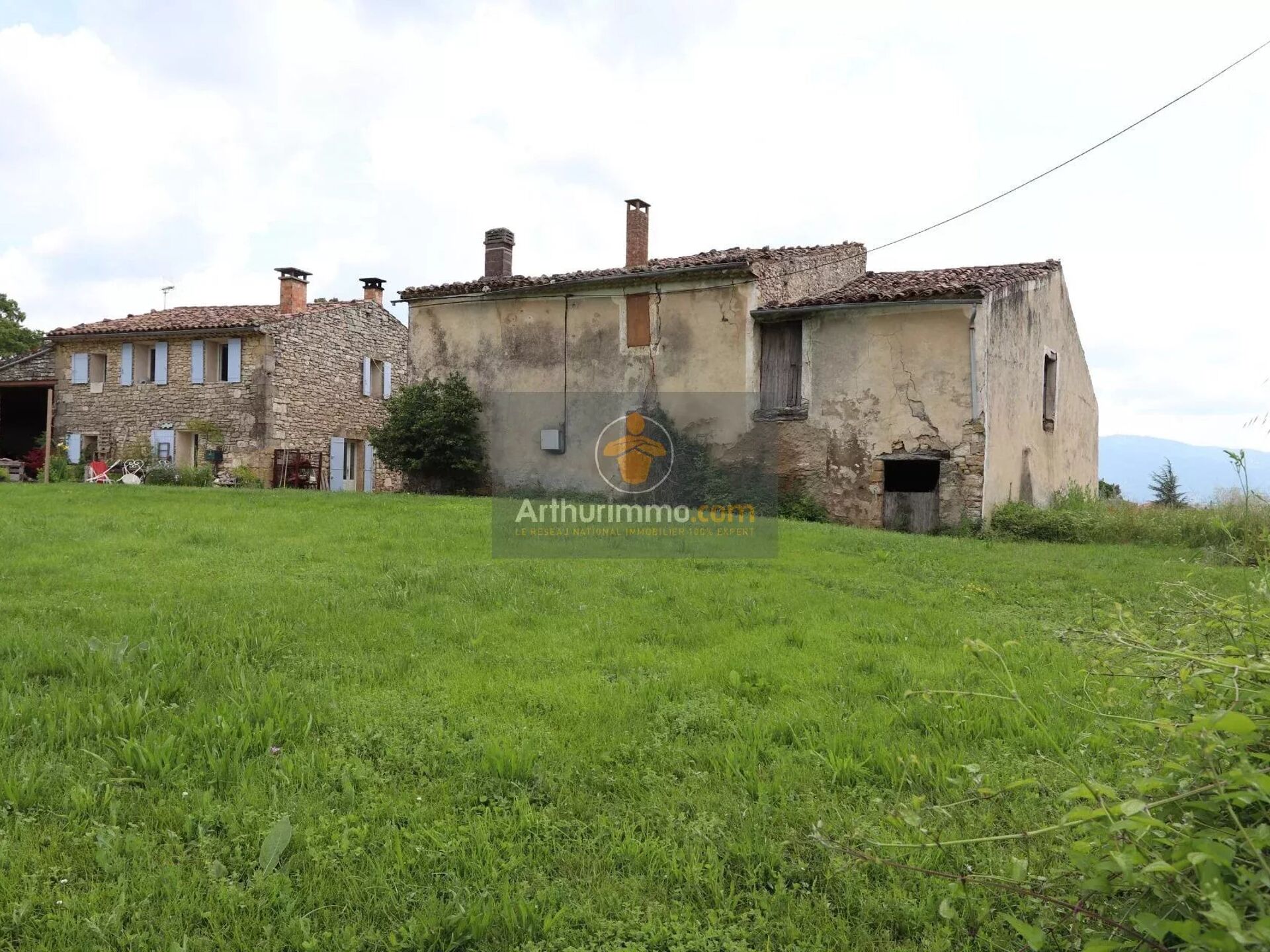 Maison 30 pièces 600 m² · à Viens · 600 m² · 850 000 €