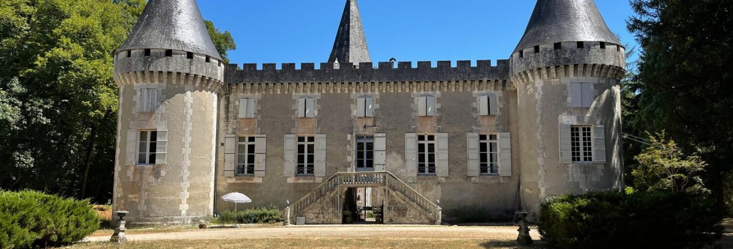 Maison 43 Pièces 870 m² à vendre à Champagnac-de-Belair (24530)