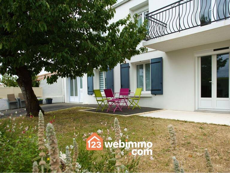 Maison - 239m² - Nieul-sur-Mer — photo 1