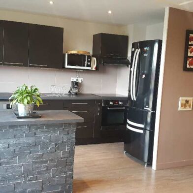 Appartement 3 pièces 858 €