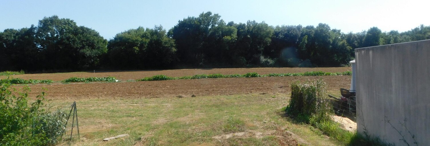 Terrain  1557 m² à vendre à Trizay (17250)