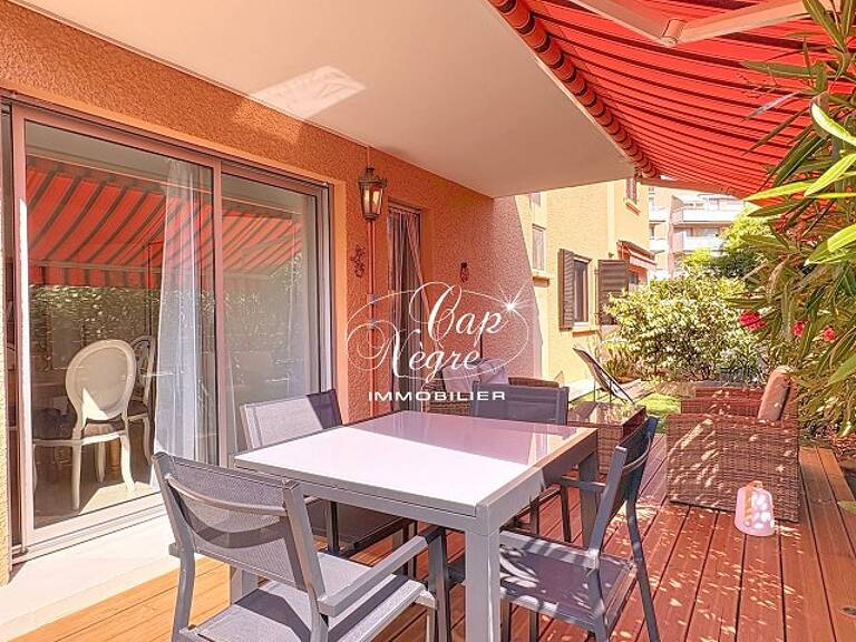 APPARTEMENT T2 REZ DE JARDIN PROCHE MER À VENDRE À CAVALAIRE SUR — photo 1
