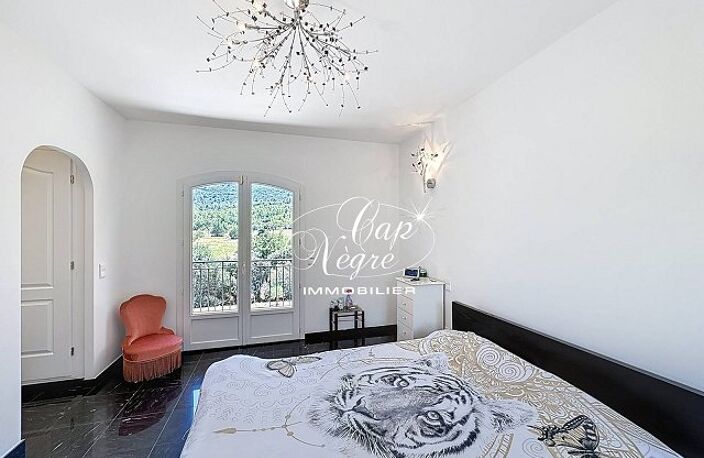 VILLA PROVENÇALE DE 240M² AU COEUR DE LA NATURE À VENDRE AU CANN — photo 4