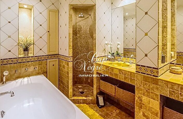 VILLA DE 170M² AVEC JARDIN À VENDRE DANS LES HAUTEURS DE BEAUVAL — photo 5