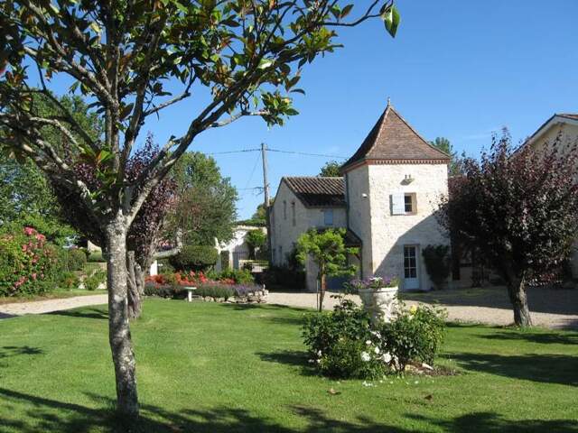 Maison en pierre de 15 pièces principales — photo du bien