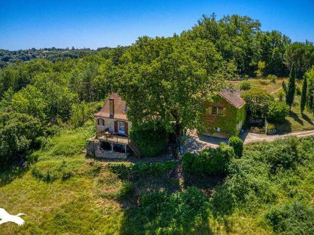 Maison en pierre de 6 pièces principales — photo du bien