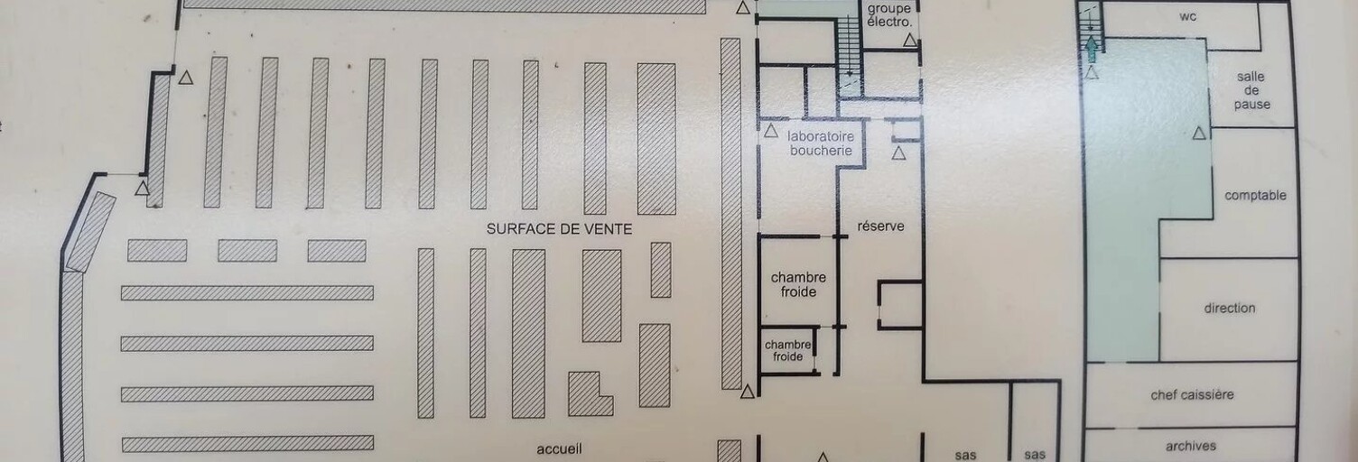 Commerce  1650 m² à louer à Châlus (87230)