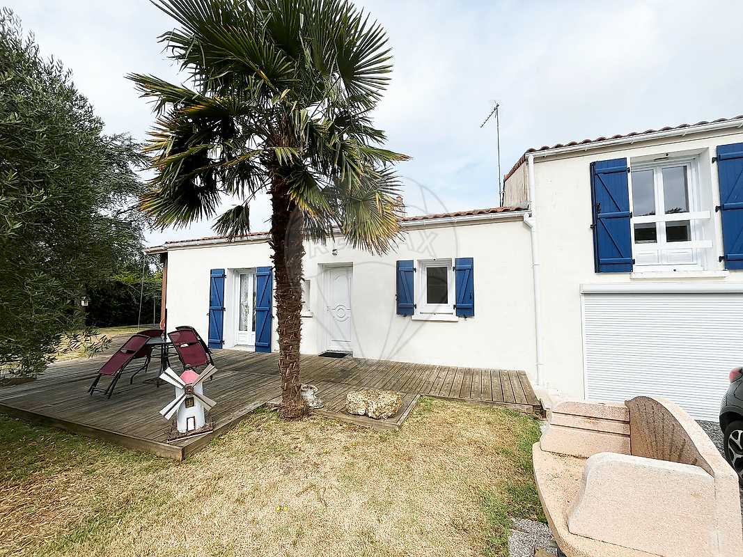 Villa / Maison  T6 à vendre Saint-Romain-de-Benet 17600