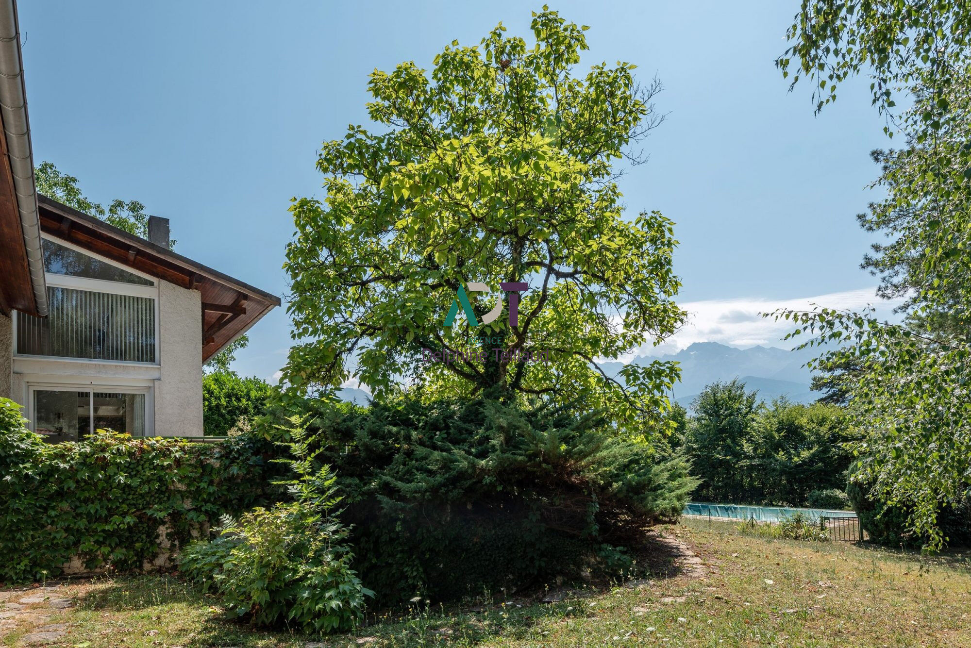 Villa / Maison  T9 à vendre Saint-Ismier 38330