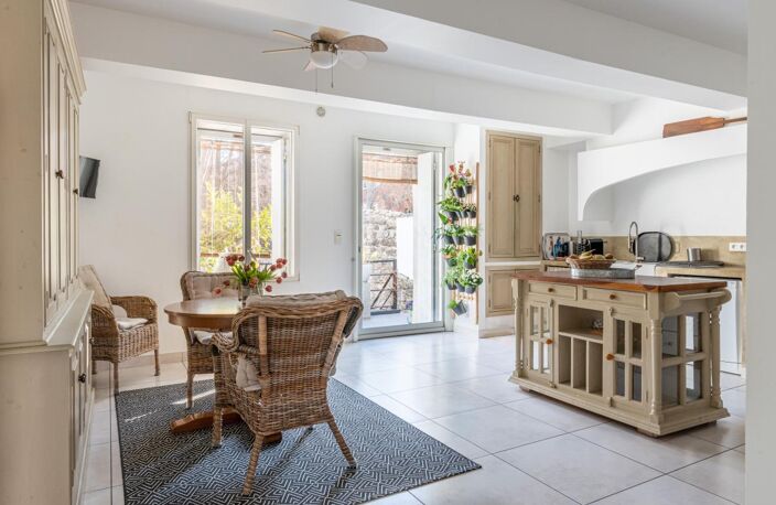 Superbe maison vigneronne 260 m²  avec piscine, ascenseur et dépendances Centre Poussan — photo 3
