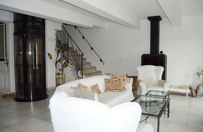 Superbe maison vigneronne 260 m²  avec piscine, ascenseur et dépendances Centre Poussan — photo 5