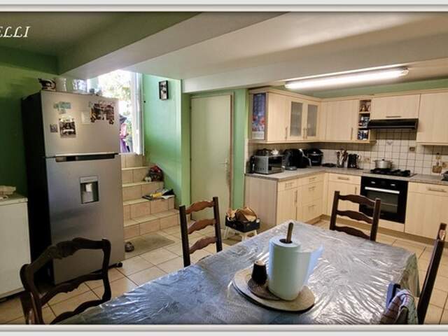 Maison de village en pierre, 178 m² sur 2 niveaux, jardin séparé — photo du bien