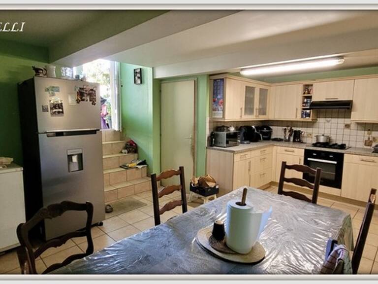 Maison de village en pierre, 178 m² sur 2 niveaux, jardin séparé — photo 1