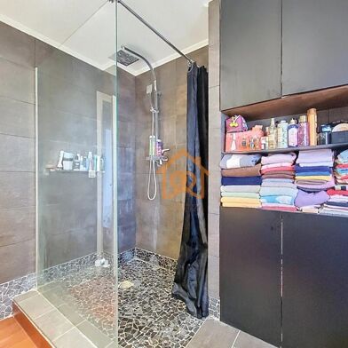 Appartement 4 pièces 275000 €