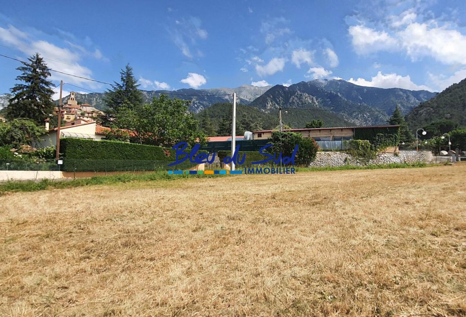 TRES BEAU TERRAIN CONSTRUCTIBLE — photo 1