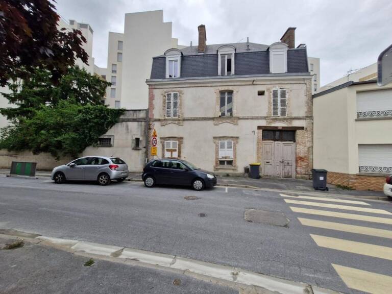 Maison Bourgeoise à fort potentiel, secteur Comédie — photo 1