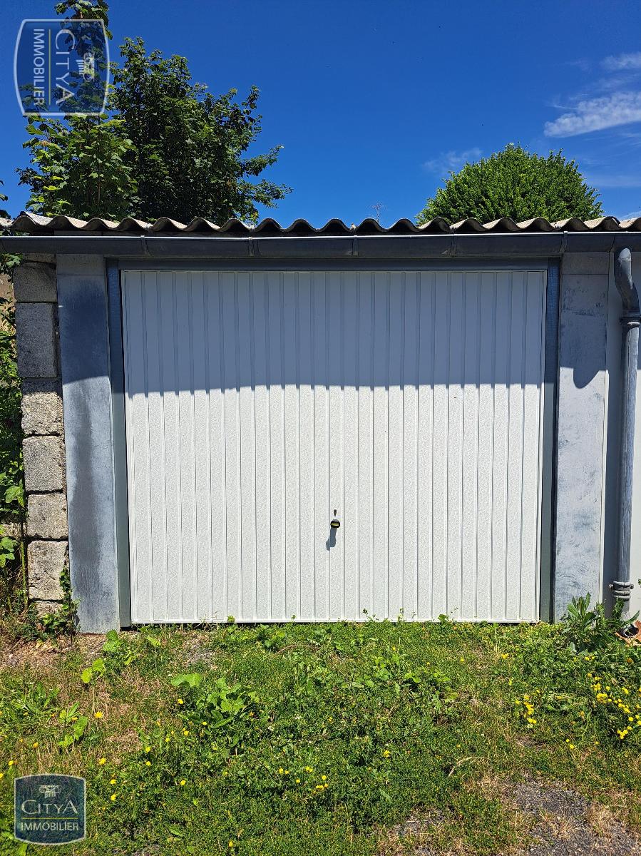 Parking  à louer Saint-Jean-d'Angély 17400