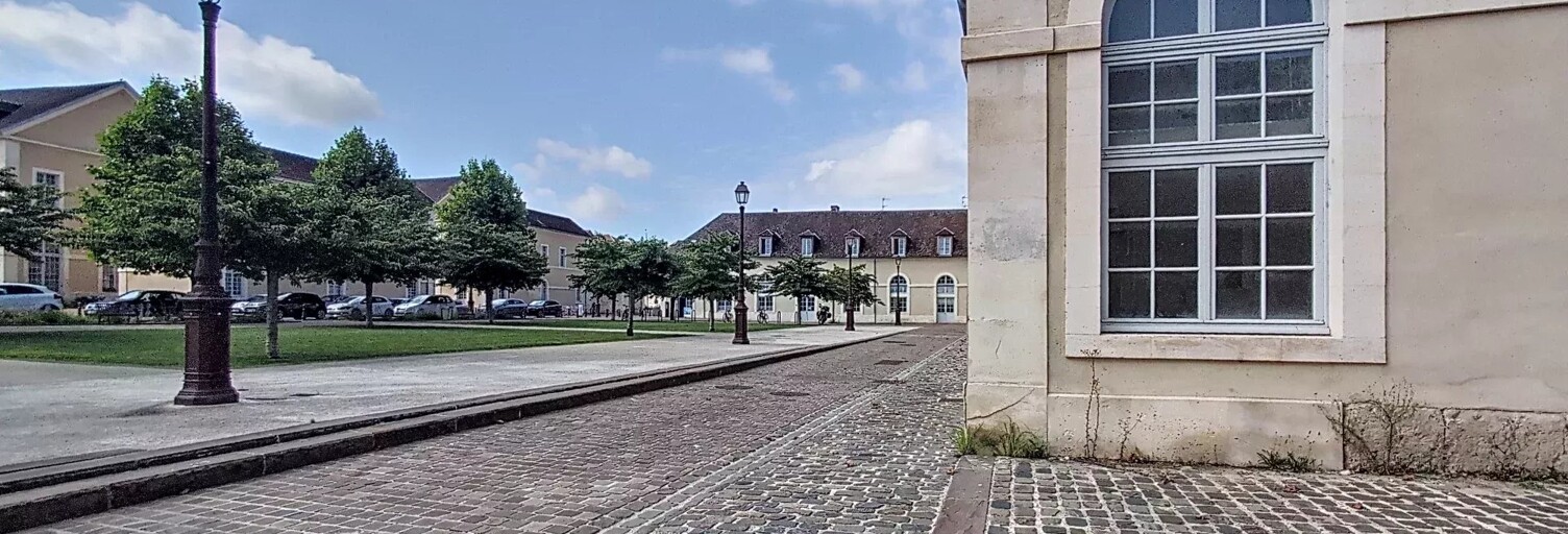 Commerce   m² à louer à Compiègne (60200)