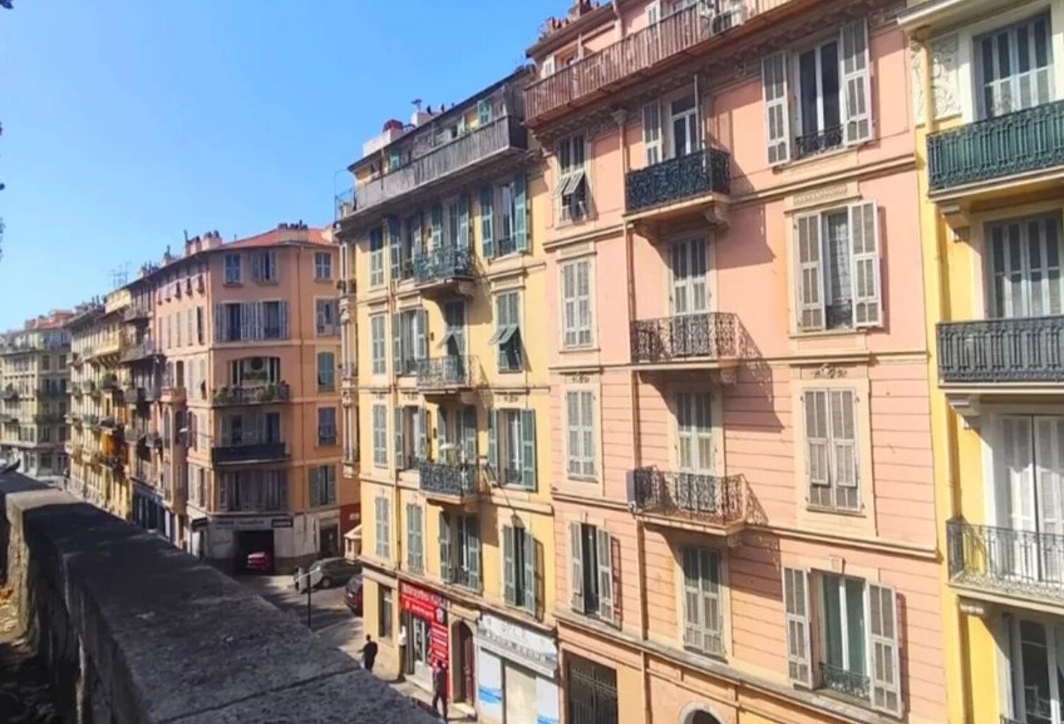 Nice Centre – T2 traversant avec balcon – Idéal Investissement - Faibles charges ! — photo 1