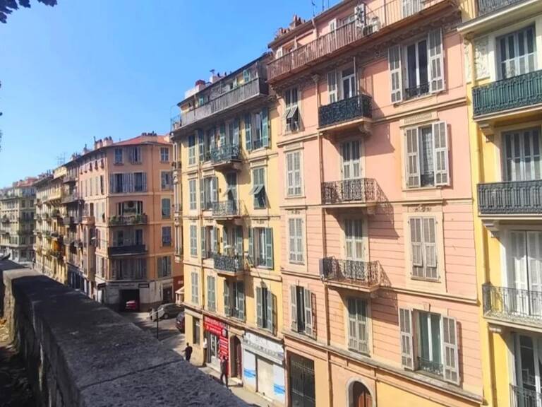 Nice Centre – T2 traversant avec balcon – Idéal Investissement - Faibles charges ! — photo 1