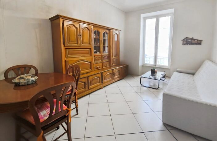 Nice Centre – T2 traversant avec balcon – Idéal Investissement - Faibles charges ! — photo 2