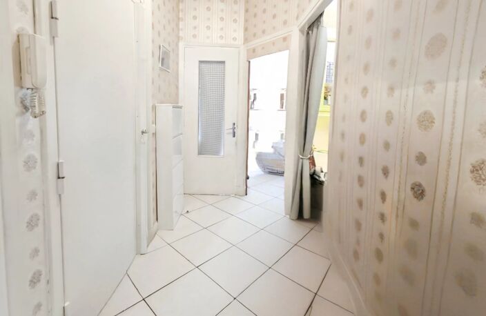 Nice Centre – T2 traversant avec balcon – Idéal Investissement - Faibles charges ! — photo 4